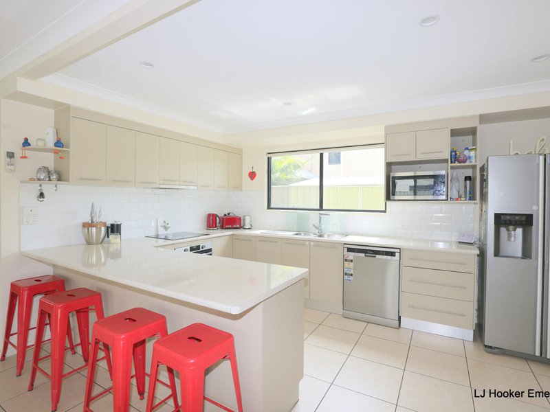 Photo - 2/68 Moody Street, Emerald QLD 4720 - Image 3