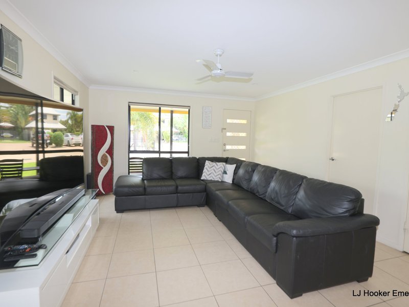 Photo - 2/68 Moody Street, Emerald QLD 4720 - Image 4