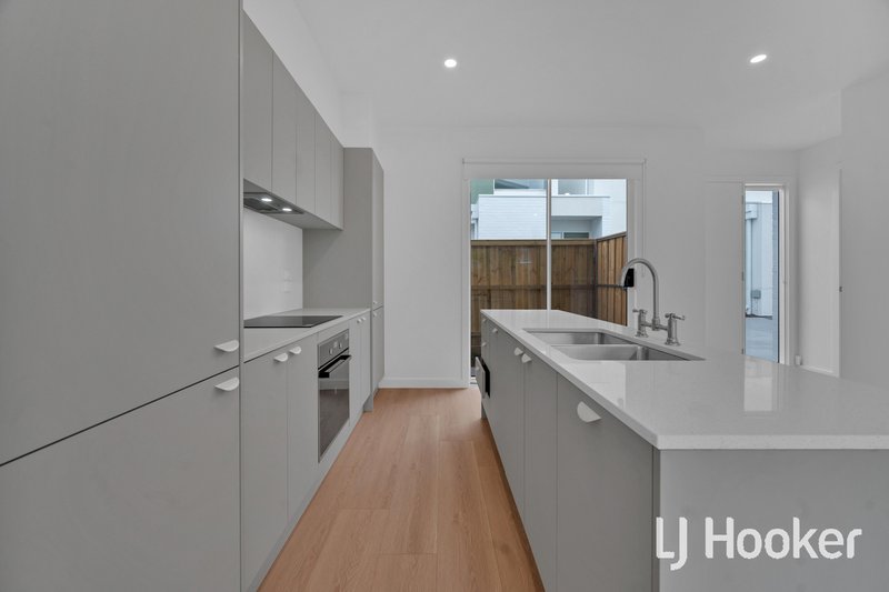 Photo - 2/69 Cypress Avenue, Brooklyn VIC 3012 - Image 6