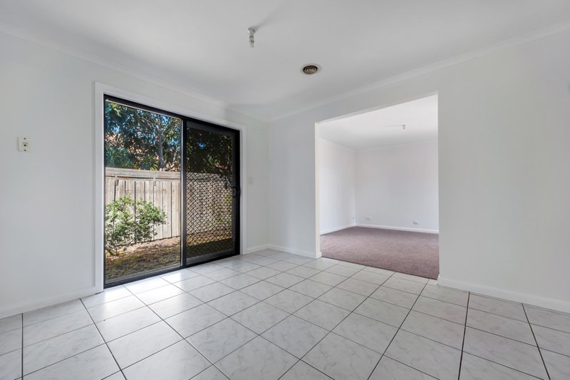 Photo - 2/69 Delbridge Drive, Sydenham VIC 3037 - Image 6