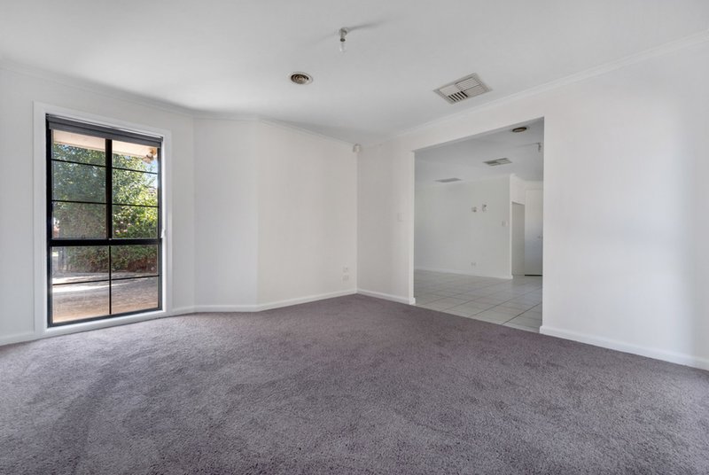 Photo - 2/69 Delbridge Drive, Sydenham VIC 3037 - Image 9