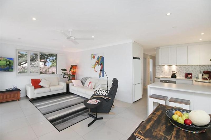 Photo - 2/69 Laguna Avenue, Palm Beach QLD 4221 - Image 1