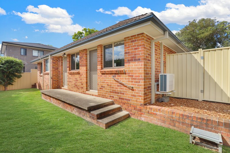 Photo - 2/6A Ballandella Road, Toongabbie NSW 2146 - Image 5