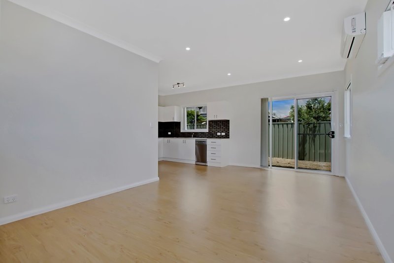 Photo - 27 & 27A Melbourne Street, Oxley Park NSW 2760 - Image 9