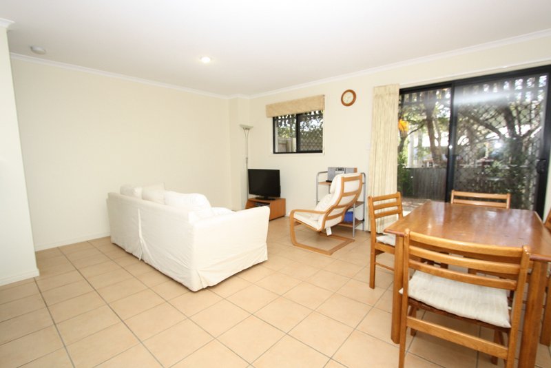 Photo - 27 Aberleigh Road, Herston QLD 4006 - Image 6