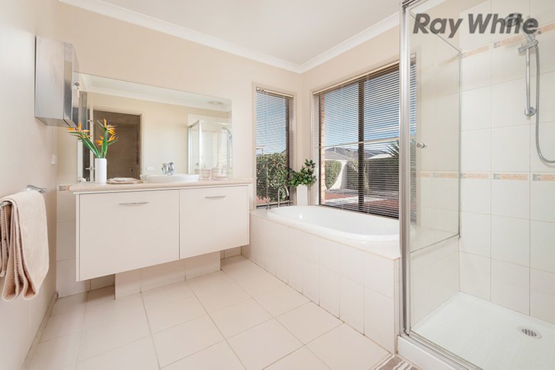 Photo - 27 Addicott Way, Taylors Hill VIC 3037 - Image 8