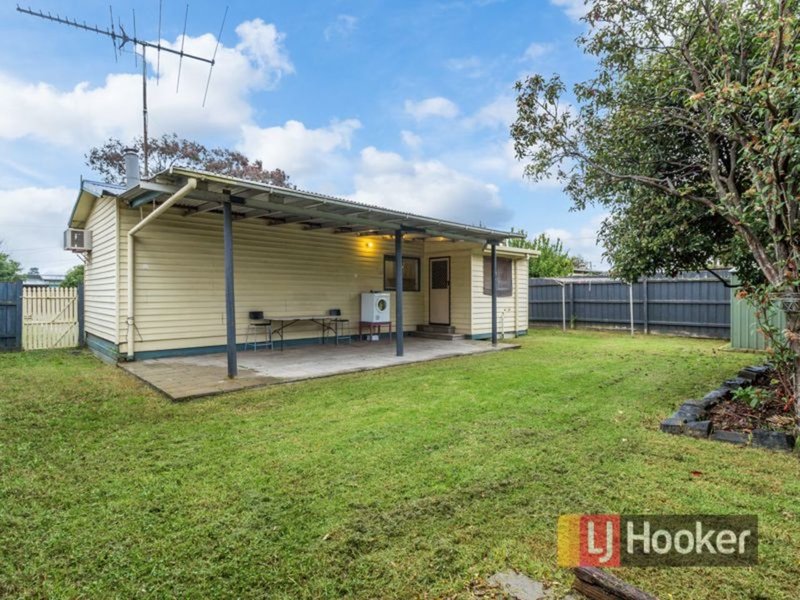 Photo - 27 Ainsleigh Court, Cranbourne VIC 3977 - Image 9