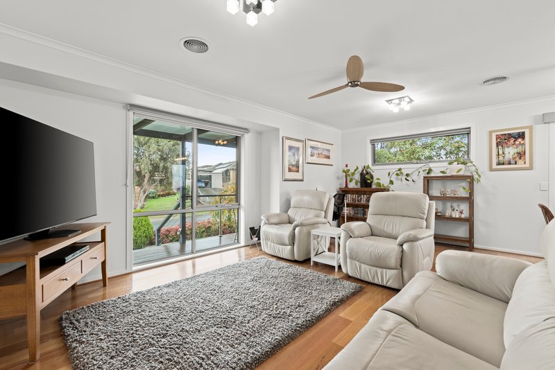 Photo - 27 Allambee Avenue, Grovedale VIC 3216 - Image 6