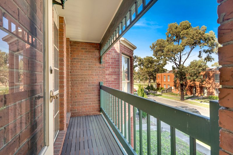 Photo - 27 Almands Avenue, Roxburgh Park VIC 3064 - Image 11