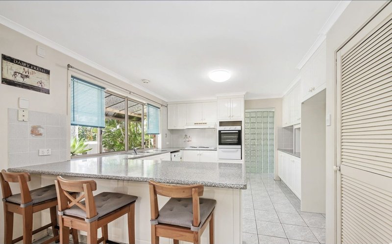 Photo - 27 Almavale Street, Carindale QLD 4152 - Image 2