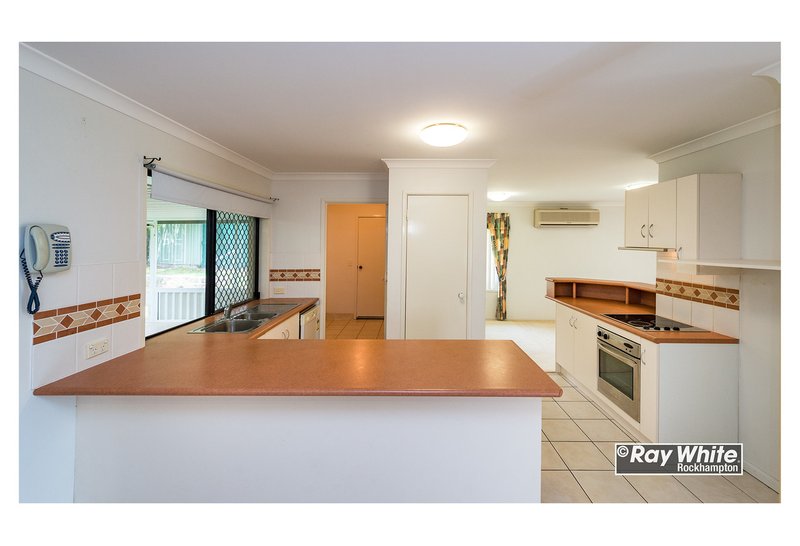 Photo - 27 Alyssa Court, Norman Gardens QLD 4701 - Image 3