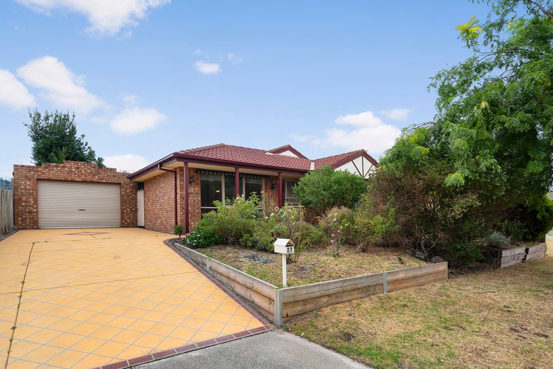 27 Andrea Crescent, Cranbourne North VIC 3977