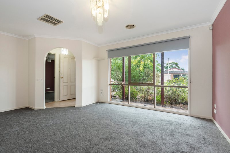 Photo - 27 Andrea Crescent, Cranbourne North VIC 3977 - Image 2