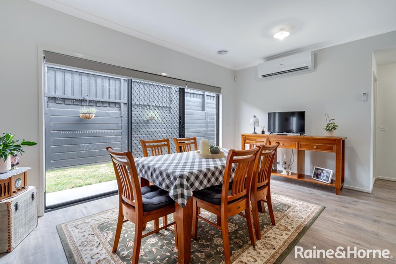 Photo - 27 Angelas Way, Sunbury VIC 3429 - Image 8