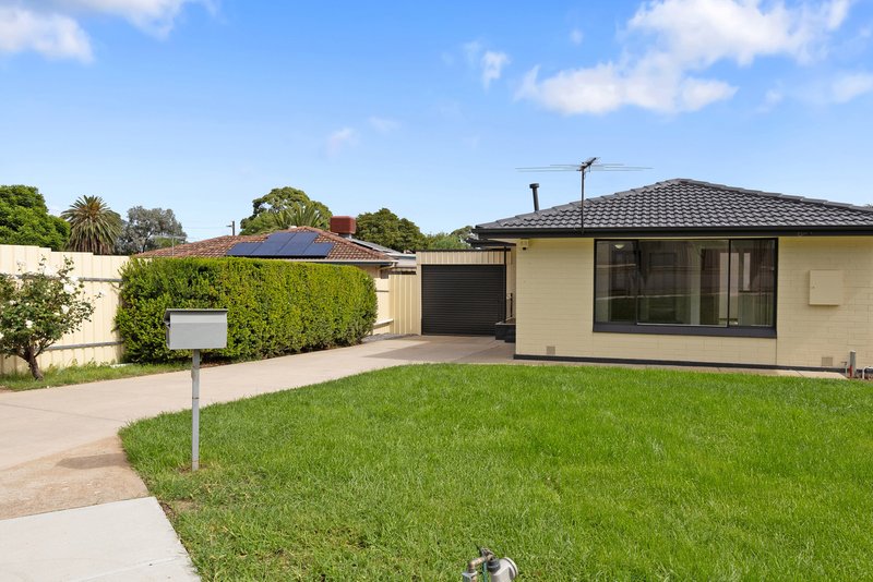 Photo - 27 Ansbert Street, Christie Downs SA 5164 - Image 2