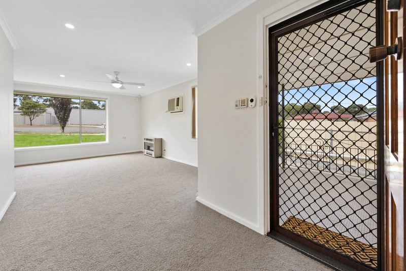Photo - 27 Ansbert Street, Christie Downs SA 5164 - Image 4