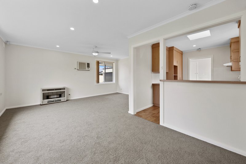 Photo - 27 Ansbert Street, Christie Downs SA 5164 - Image 7