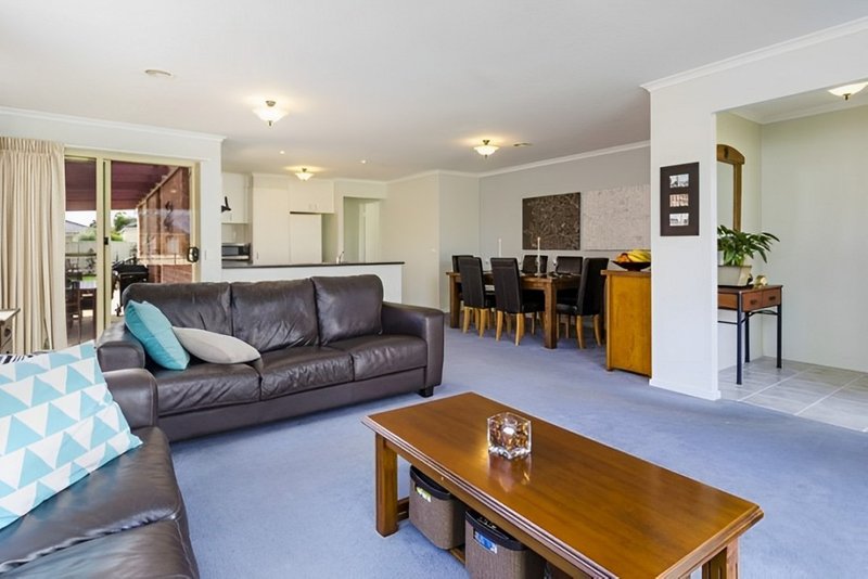 Photo - 27 Arlington Way, Point Cook VIC 3030 - Image 4