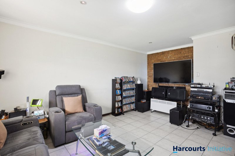 Photo - 27 Arnos Way, Girrawheen WA 6064 - Image 6