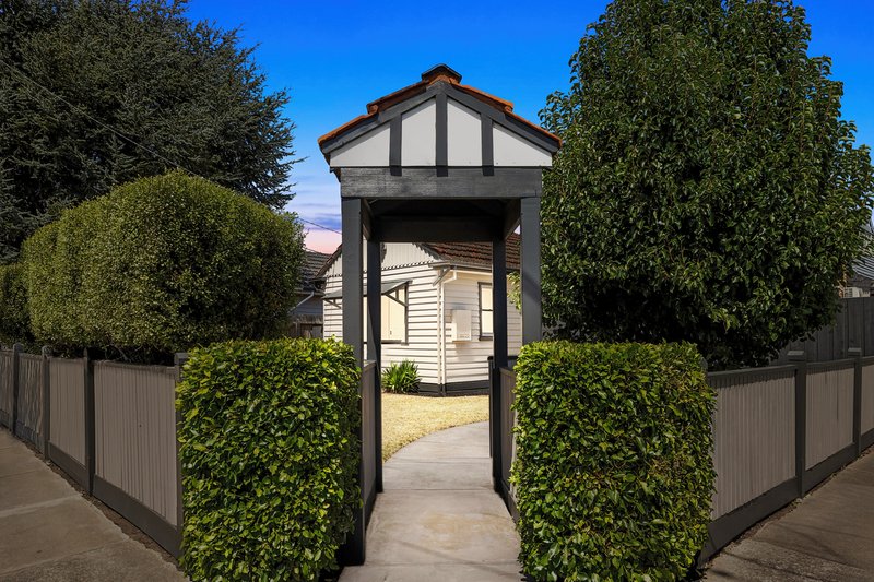 27 Arundel Avenue, Reservoir VIC 3073