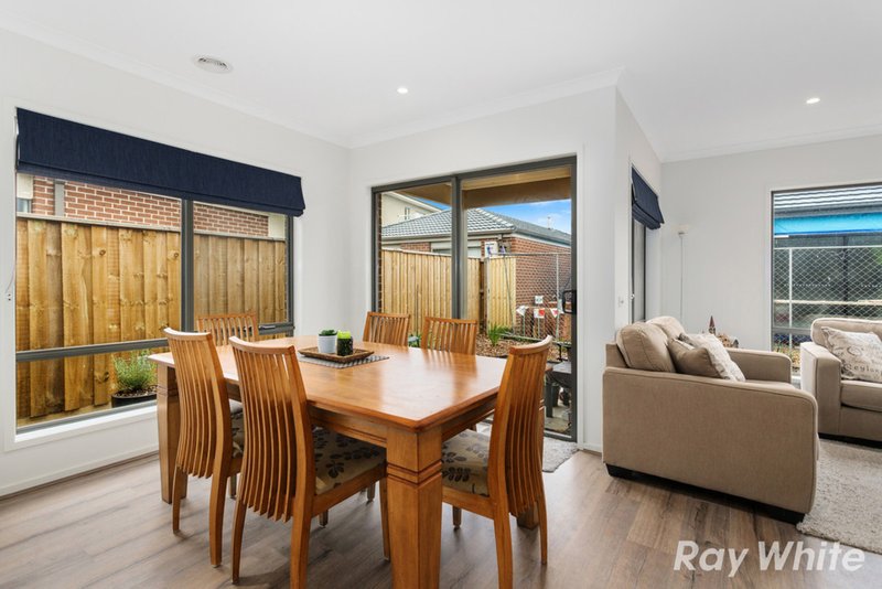 Photo - 27 Ascot Park Drive, Pakenham VIC 3810 - Image 5