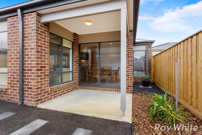 Photo - 27 Ascot Park Drive, Pakenham VIC 3810 - Image 9