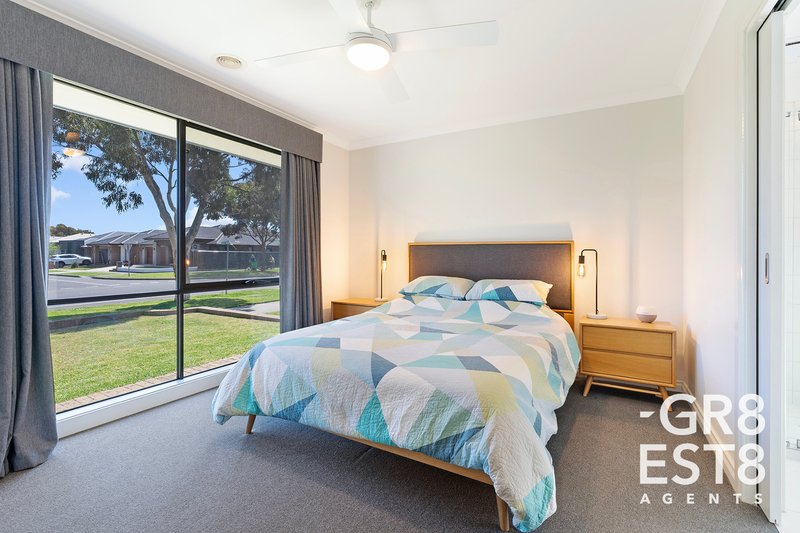 Photo - 27 Atlas Drive, Cranbourne West VIC 3977 - Image 2