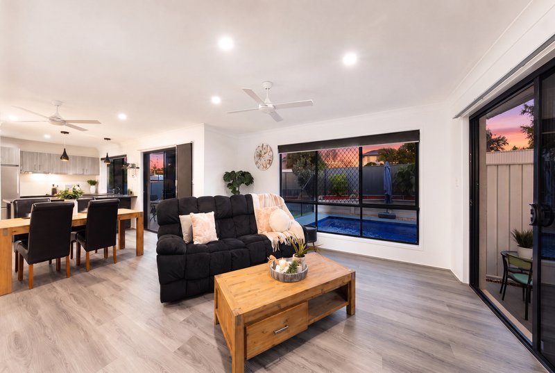 Photo - 27 Attenborough Circuit, Redland Bay QLD 4165 - Image 10