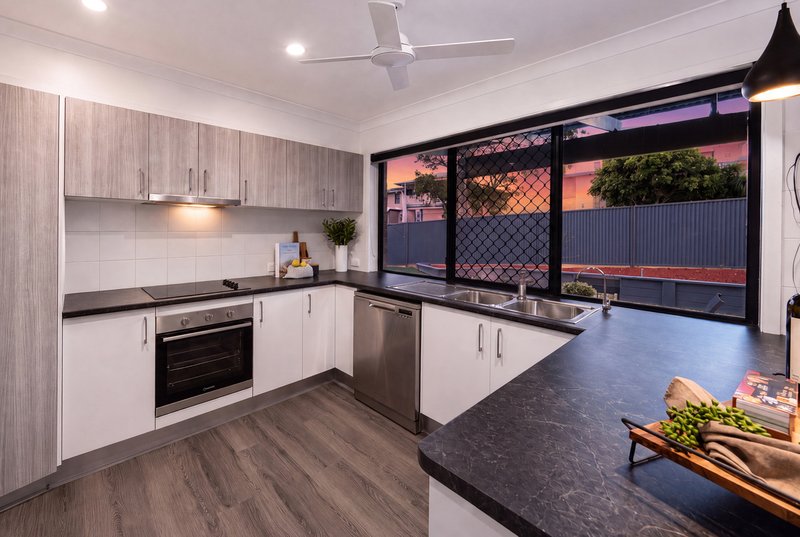Photo - 27 Attenborough Circuit, Redland Bay QLD 4165 - Image 12