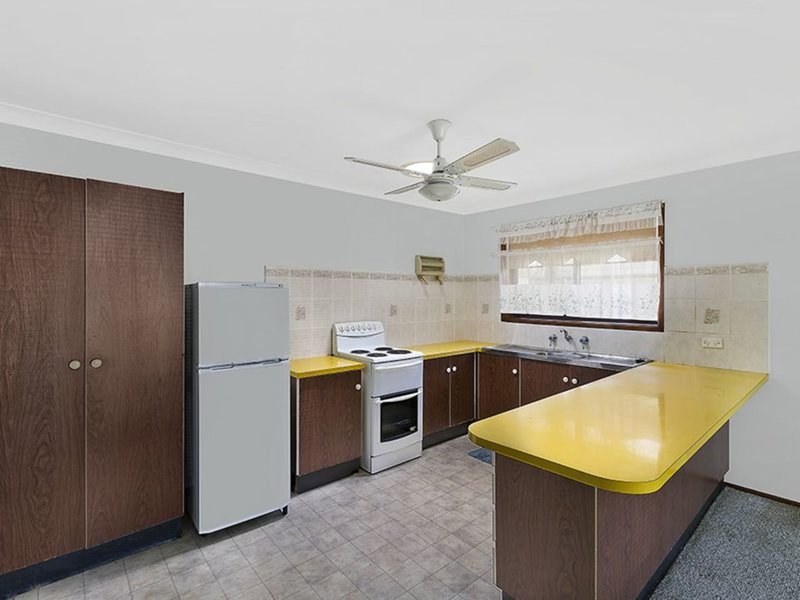 Photo - 27 Audie Parade, Berkeley Vale NSW 2261 - Image 3