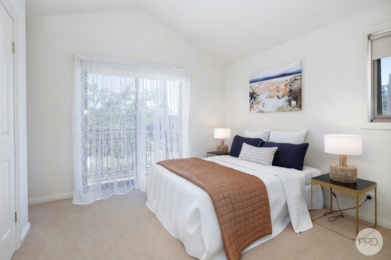 Photo - 27 Ayrvale Avenue, Lake Gardens VIC 3355 - Image 10