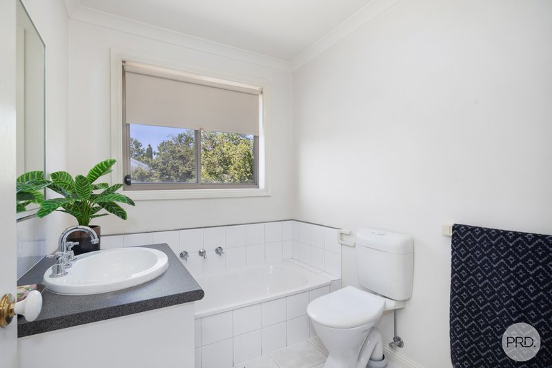 Photo - 27 Ayrvale Avenue, Lake Gardens VIC 3355 - Image 14