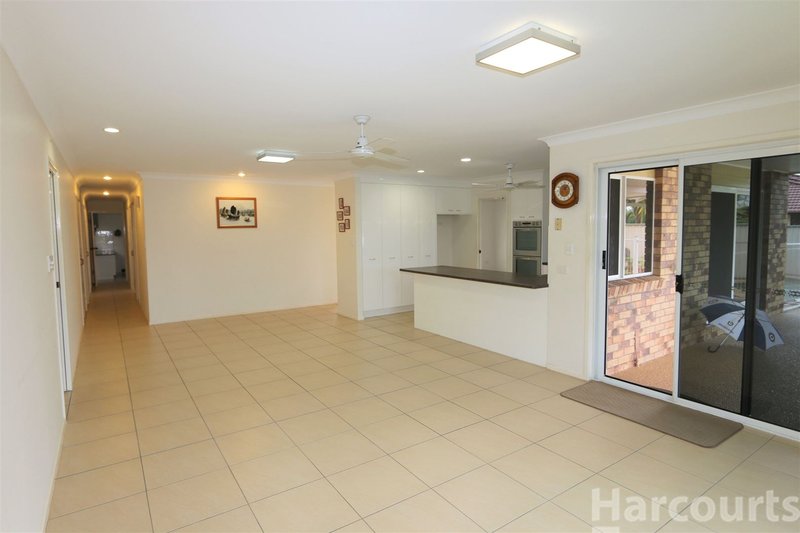 Photo - 27 Azalea Drive, Bongaree QLD 4507 - Image 7