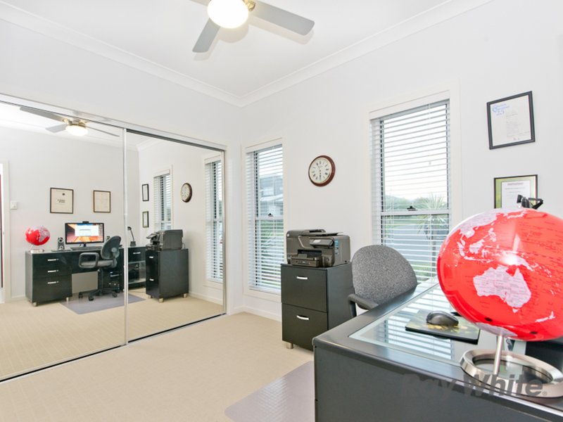 Photo - 27 Ballyalla Crescent, Warner QLD 4500 - Image 12