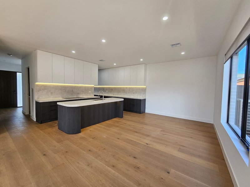 Photo - 27 Balmoral Avenue, Bentleigh VIC 3204 - Image 3