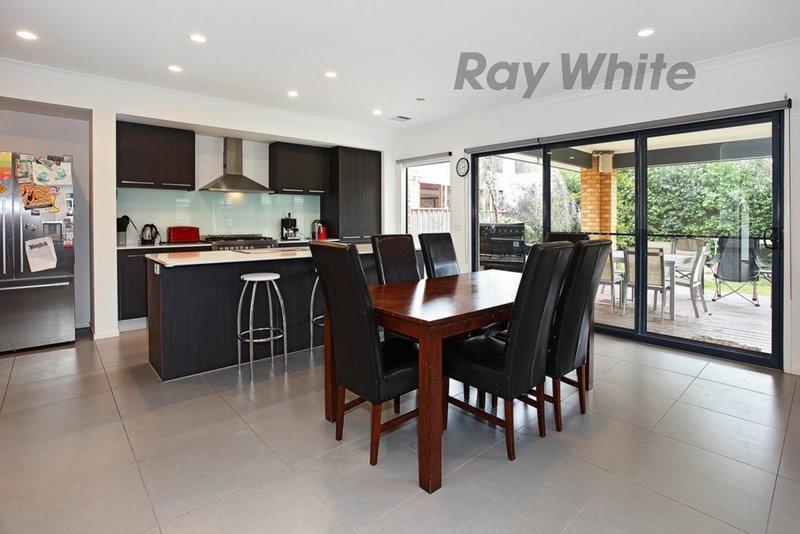 Photo - 27 Bayside Drive, Sanctuary Lakes VIC 3030 - Image 5