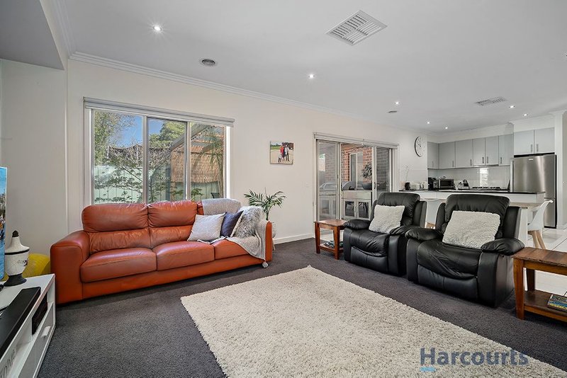 Photo - 2/7 Beaufort Avenue, Alfredton VIC 3350 - Image 5