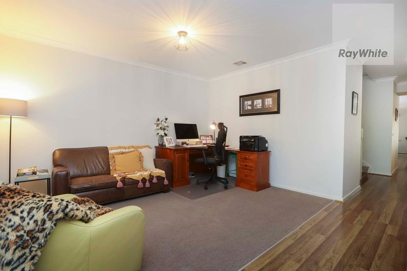 Photo - 27 Bellini Drive, Greenvale VIC 3059 - Image 4