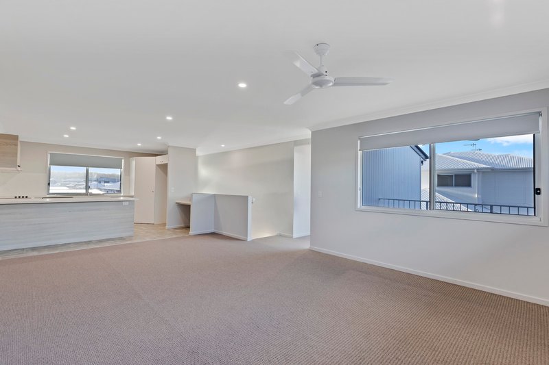 Photo - 2/7 Bendall Way, Palmview QLD 4553 - Image 3