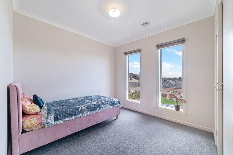 Photo - 27 Bentham Street, Roxburgh Park VIC 3064 - Image 13