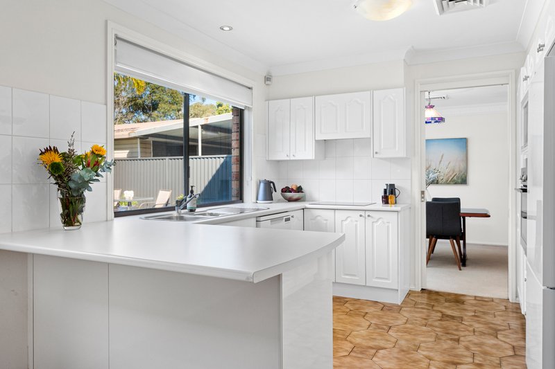 Photo - 27 Berkeley Street, Peakhurst Heights NSW 2210 - Image 4