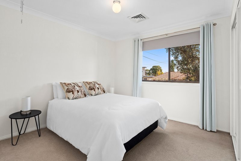 Photo - 27 Berkeley Street, Peakhurst Heights NSW 2210 - Image 9