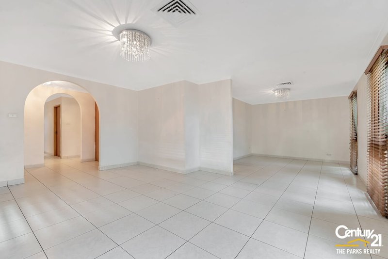 Photo - 27 Bettong Crescent, Bossley Park NSW 2176 - Image 3