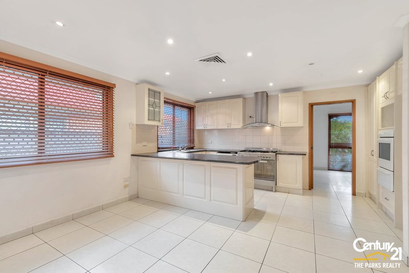 Photo - 27 Bettong Crescent, Bossley Park NSW 2176 - Image 4