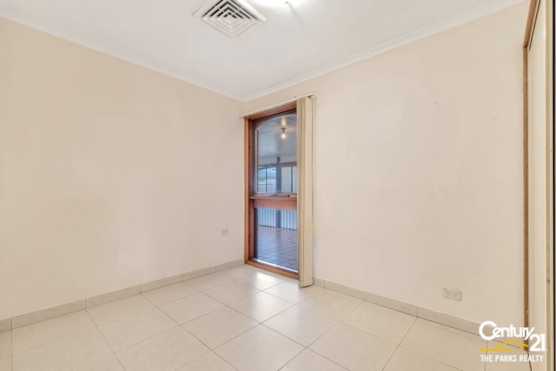 Photo - 27 Bettong Crescent, Bossley Park NSW 2176 - Image 5