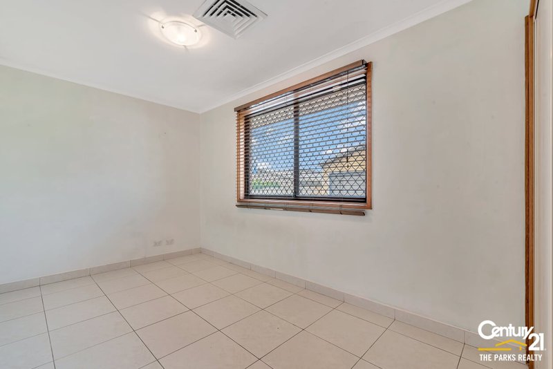 Photo - 27 Bettong Crescent, Bossley Park NSW 2176 - Image 7
