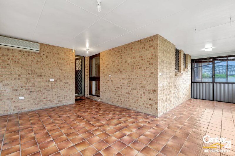 Photo - 27 Bettong Crescent, Bossley Park NSW 2176 - Image 9