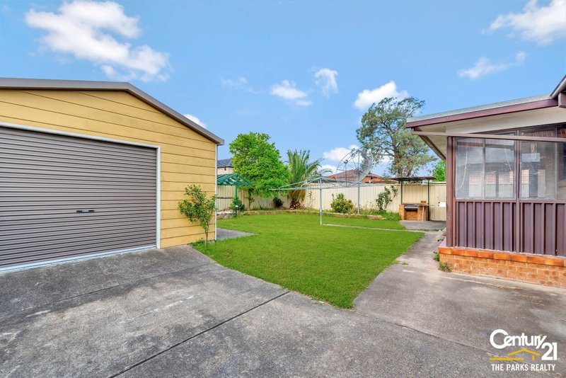 Photo - 27 Bettong Crescent, Bossley Park NSW 2176 - Image 10