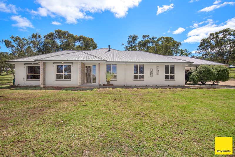 Photo - 27 Bimbadeen Drive, Inverell NSW 2360 - Image 1