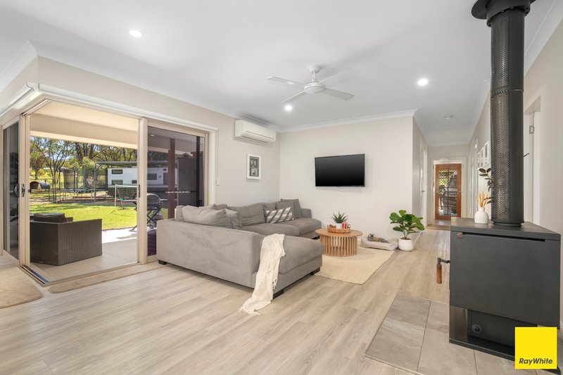 Photo - 27 Bimbadeen Drive, Inverell NSW 2360 - Image 3